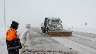 بارش برف مسیرهای فرعی در خراسان جنوبی را بست