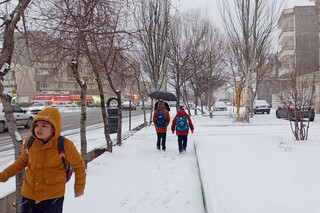 برف  مدارس گیلان را غیرحضوری کرد
