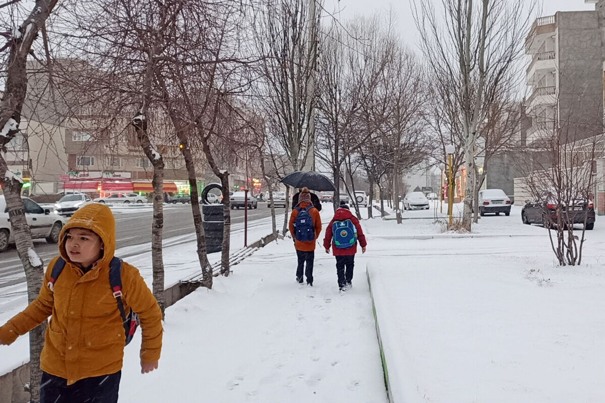 برف  مدارس گیلان را غیرحضوری کرد