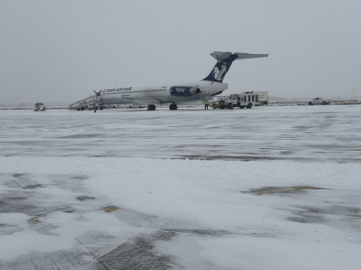  هشدار فرودگاه مشهد به‌ زائران رضوی در پی پیش‌بینی‌ بارش شدید برف