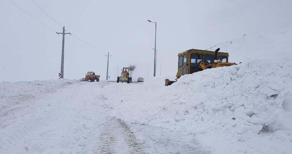 بارش برف ۱۴۵ مسیر روستایی لرستان را مسدود کرد