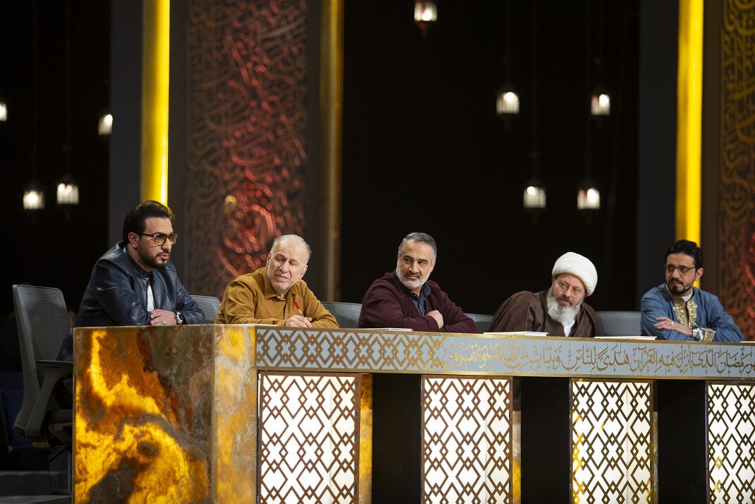 شیرینی پیام الهی را به مردم یادآوری می کنیم