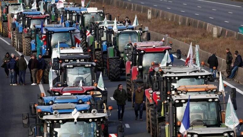 حمله پلیس فرانسه به کشاورزان معترض
