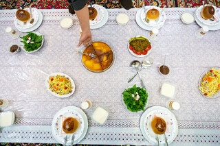 تغذیه‌ی مناسب در ماه رمضان یعنی استفاده از همه گروه های غذایی
