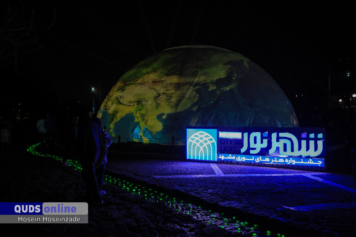 جشنواره هنرهای نوری به شادی مردم کمک می کند