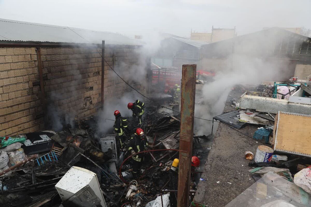 آتش‌سوزی انبار ضایعات در مشهد