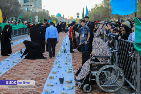 گزارش تصویری I افطاری ۶ کیلومتری روز میلاد امام حسن مجتبی علیه السلام در مسیر حرم رضوی