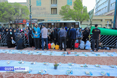 گزارش تصویری I افطاری ۶ کیلومتری روز میلاد امام حسن مجتبی علیه السلام در مسیر حرم رضوی