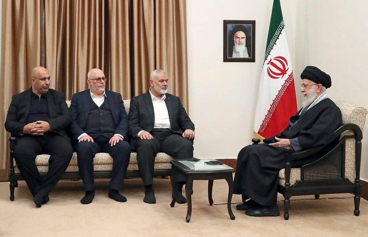 رهبر معظم انقلاب در دیدار رئیس دفتر سیاسی حماس: جمهوری اسلامی ایران در حمایت از فلسطین و غزه تردید نخواهد کرد