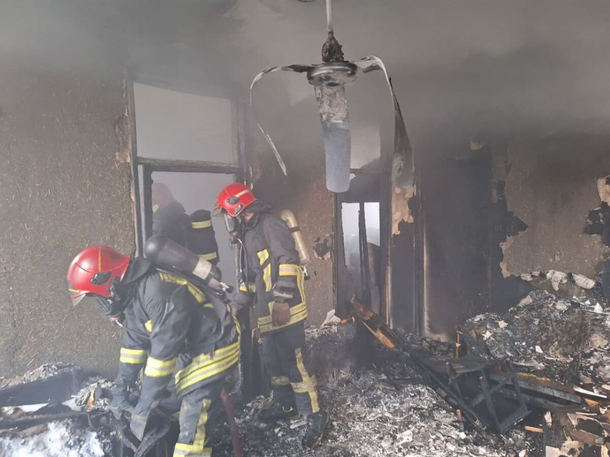 آتش سوزی یک واحد مسکونی در مشهد/مادر و فرزندان نجات یافتند 