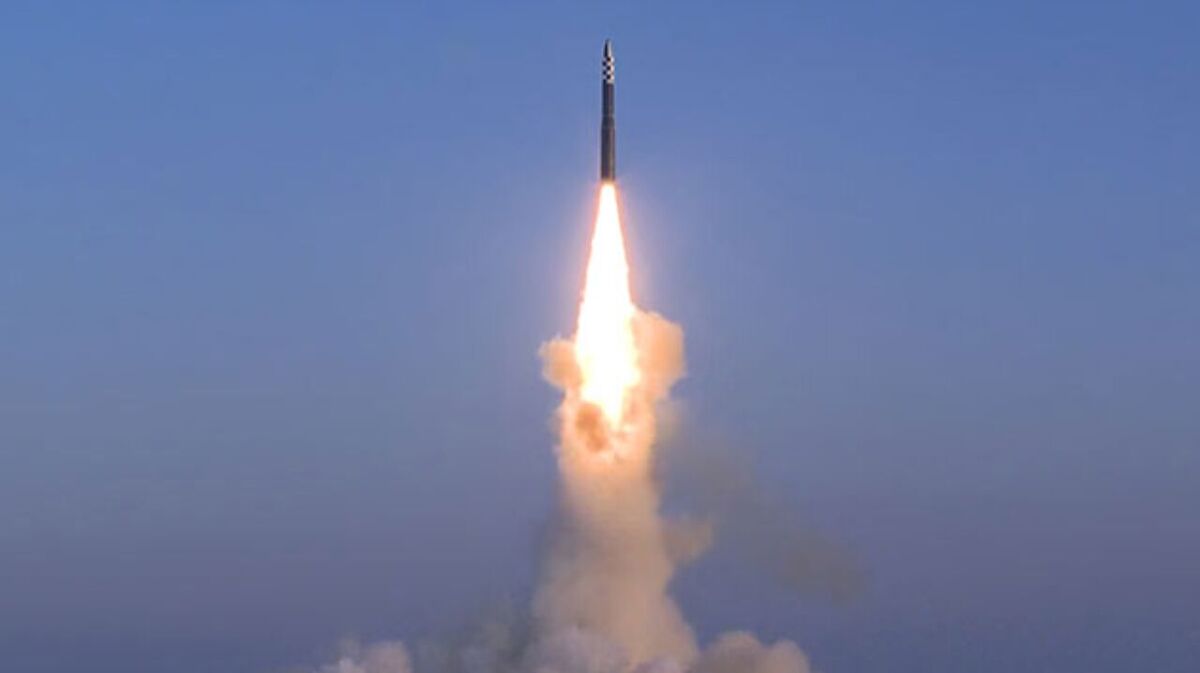 سئول: کره شمالی موشک بالستیک به سمت دریای شرق شلیک کرد