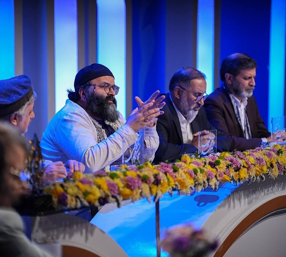 «سرزمین شعر» شاعر را از غربت رسانهای خارج کرد