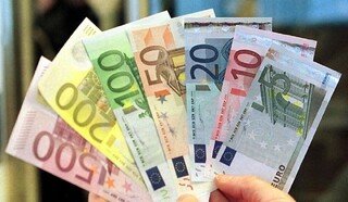 سقوط یورو در برابر دلار