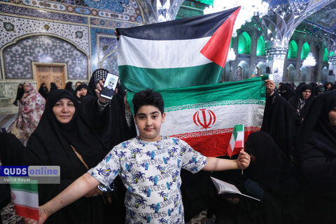 گزارش تصویری Iتجمع زائران و مجاوران حرم مطهر رضوی در حمایت از حمله ایران به اسرائیل
