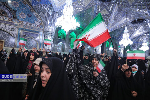 گزارش تصویری Iتجمع زائران و مجاوران حرم مطهر رضوی در حمایت از حمله ایران به اسرائیل