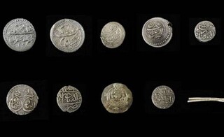 سکه های تاریخی از اوایل قرن ۴ تا قرن ۸ هجری به موزه رضوی اهدا شد