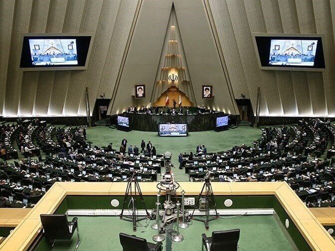 پایان مراسم افتتاحیه مجلس/ منتخبان به حرم امام (ره) رفتند