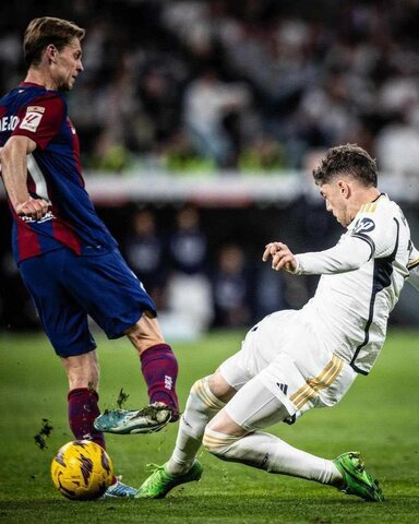 عکس| لحظه مصدومیت وحشتناک بازیکن بارسلونا در دیدار با رئال مادرید