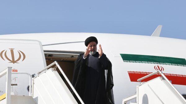 رئیسی صبح امروز تهران را به مقصد اسلام‌آباد ترک کرد