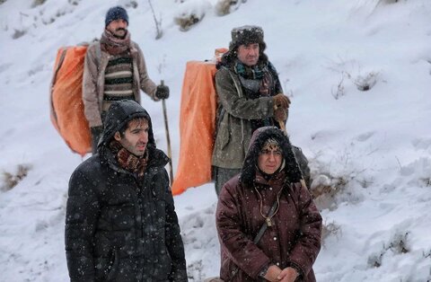 عکس| بازیگران «نون خ» کولبر شدند