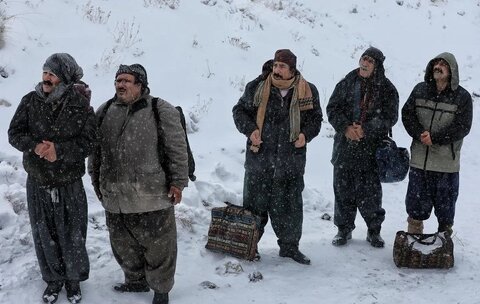 عکس| بازیگران «نون خ» کولبر شدند