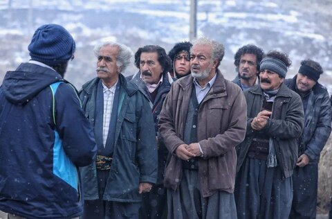 عکس| بازیگران «نون خ» کولبر شدند