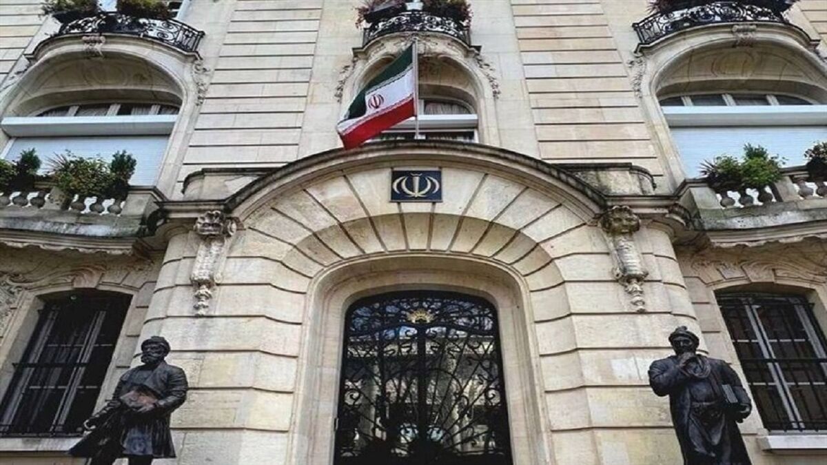 چشم‌پوشی سفارت ایران در پاریس از پیگیری قضایی فرد حمله‌کننده به بخش کنسولی