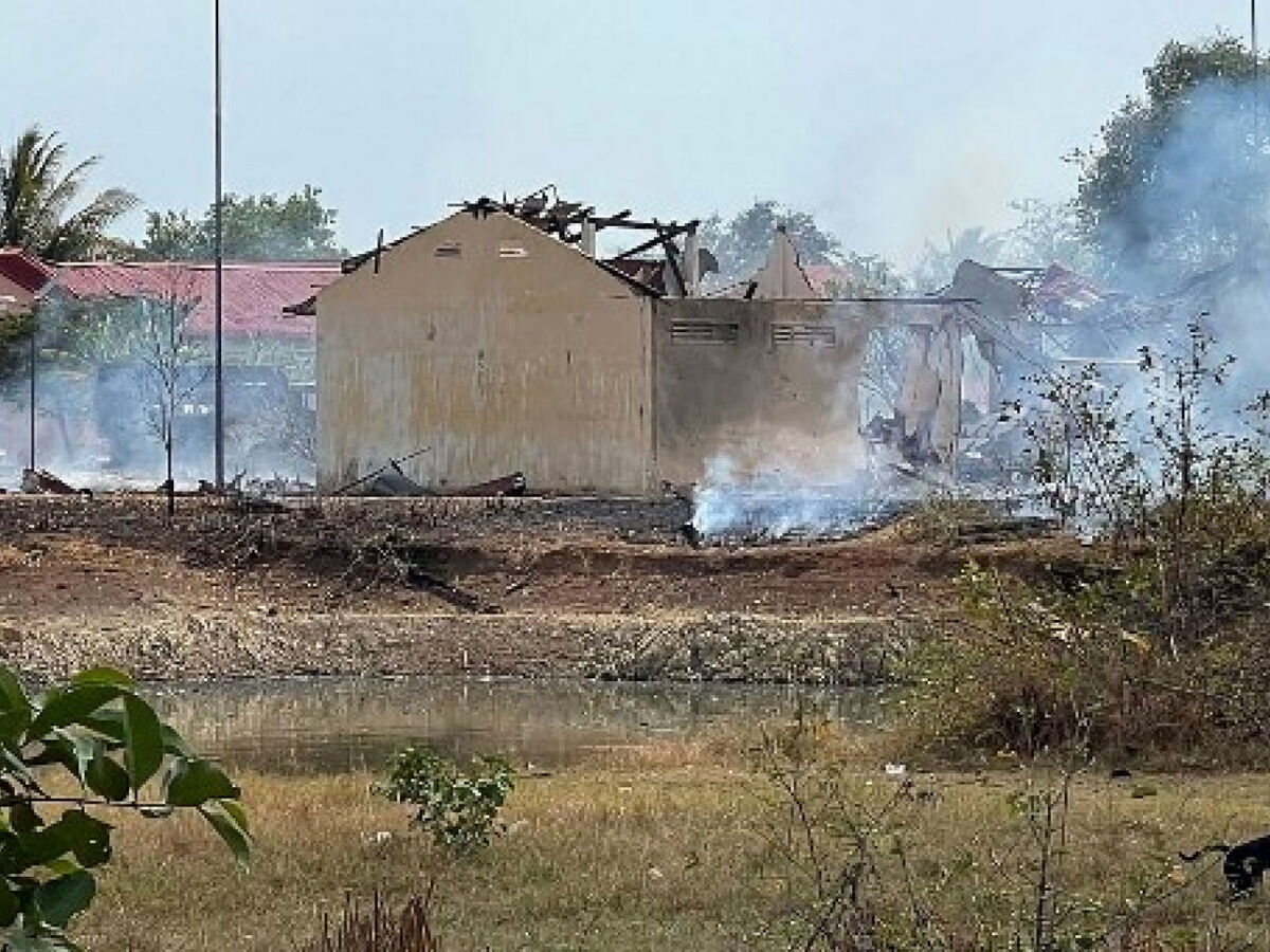 انفجار مهمات در پایگاه نظامی کامبوج/ ۲۰ سرباز کشته شدند