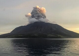 هشدار وضعیت اضطراری در پی فوران آتشفشانی در اندونزی