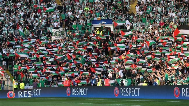 فیلم| در ورزشگاه سلتیک انگلیس غوغا شد/ حمیات باورنکردنی هواداران تیم سلتیک از فلسطین