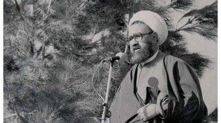 زیارت یا مدرسه‌سازی؟ پاسخ استاد مطهری به یک پرسش رایج