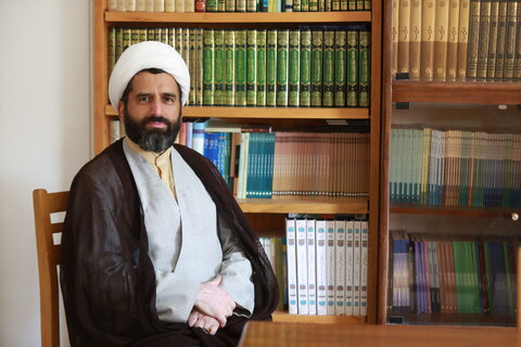 معلمانِ نیک به خدا نزدیک ترند