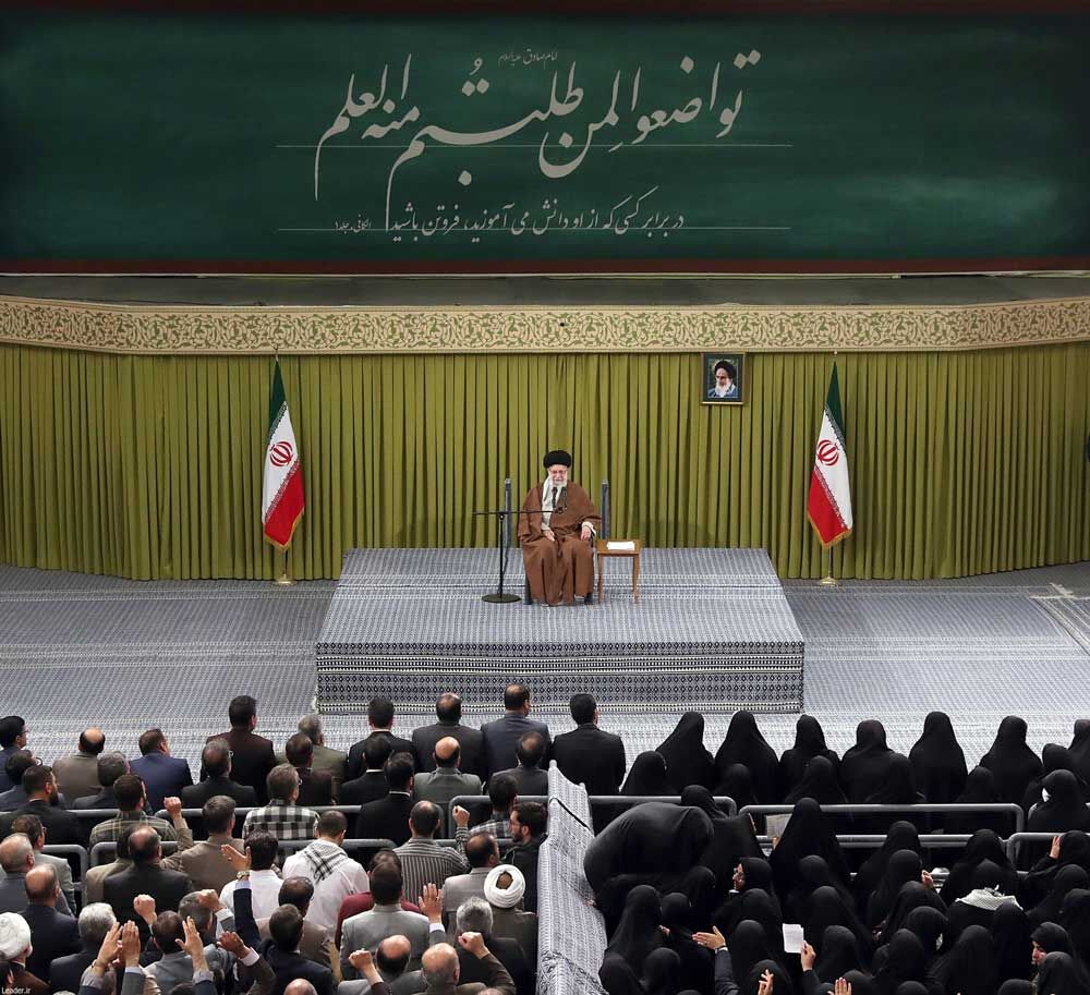 رهبر معظم انقلاب در دیدار جمعی از معلمان: جوانان باید منطق شعار مرگ بر آمریکا و مرگ بر رژیم صهیونیستی را بدانند