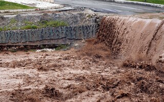 خطر ورود سیلاب از بالادست به مشهد مدیریت می‌شود/ بحران در ساخت و سازهای غیرمجاز  