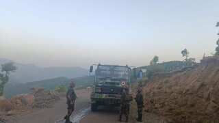 یک کشته و چهار زخمی در حمله به کاروان نیروی هوایی هند در کشمیر