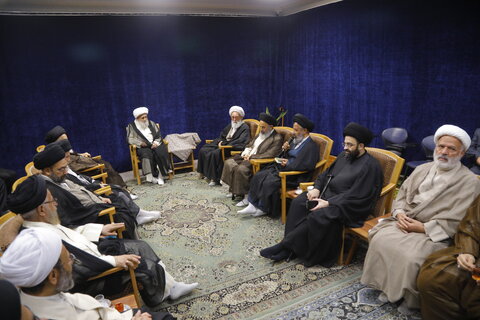 هر کسی لایق جایگاه خطابه نیست