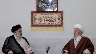 رئیسی در دیدار با آیت‌الله مکارم شیرازی: تصمیمات ویژه‌ای برای منوریل و فرودگاه بین‌المللی قم اتخاذ شد