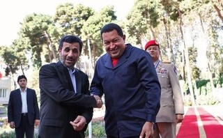 عکس| تصاویری جالب از زرشک‌پلو خوردن هوگو چاوز با احمدی‌نژاد در مشهد