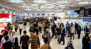 گشتی و گذاری در سی‌وپنجمین دوره نمایشگاه کتاب تهران / مردم ناشران را غافلگیر کردند