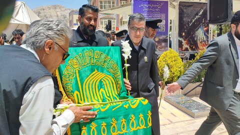 کاروان زیر سایه خورشید در گلزار شهدای کرمان