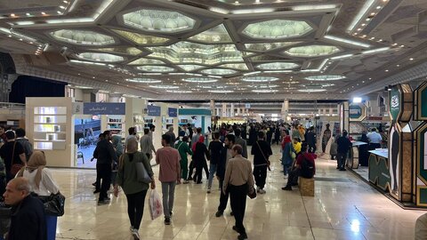 گشتی و گذاری در سی‌وپنجمین دوره نمایشگاه کتاب تهران/ مردم ناشران را غافلگیر کردند