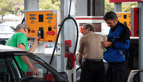بررسی راهکارهای پیش‌روی دولت برای کاهش مصرف بنزین / آیا تعیین سقف مصرف و حذف کارت سوخت جایگاه کاهش واردات بنزین را در پی دارد؟
