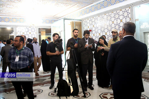 حضور مهمانان خارجی کنگره جهانی حضرت رضا علیه السلام در غرفه موسسه فرهنگی قدس