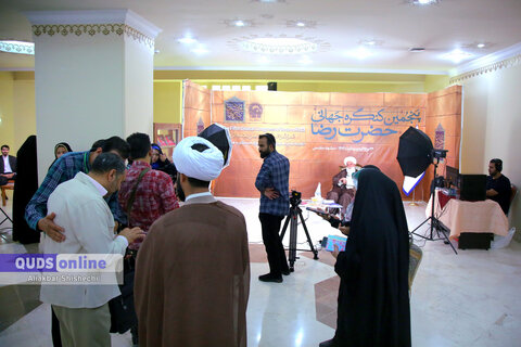 حضور مهمانان خارجی کنگره جهانی حضرت رضا علیه السلام در غرفه موسسه فرهنگی قدس