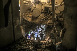 حمله جنگنده‌های رژیم صهیونیستی به محل نگهداری کمک‌های بشردوستانه در غزه + فیلم