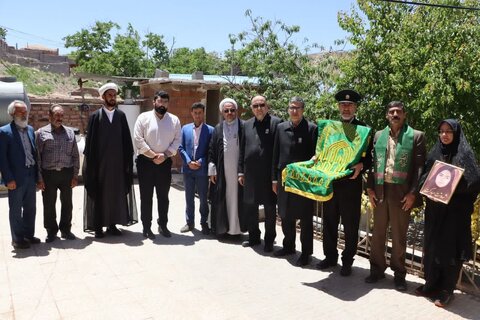 چشمان خانواده شهیده زینب یعقوبی به نور پرچم رضوی روشن شد