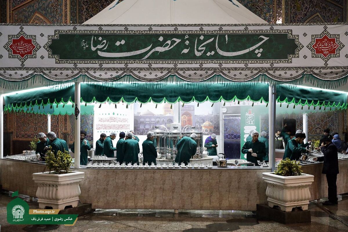 در دهه کرامت صورت می‌گیرد؛ مشارکت ۴۰ موکب در پذیرایی از زائران امام رضا (ع) در چایخانه‌های حضرت