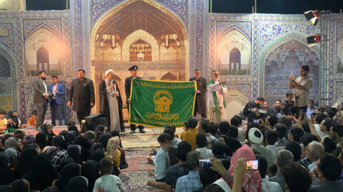 عشقورزی زرندیها به شمسالشموس زیر سایه پرچم امام مهربانیها