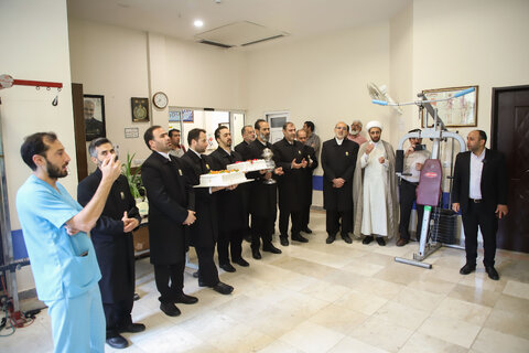 حضور خدام حرم مطهر رضوی در آسایشگاه جانبازان