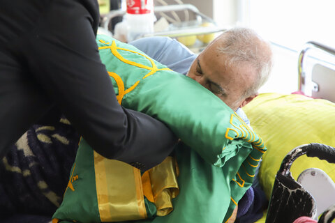 حضور خدام حرم مطهر رضوی در آسایشگاه جانبازان